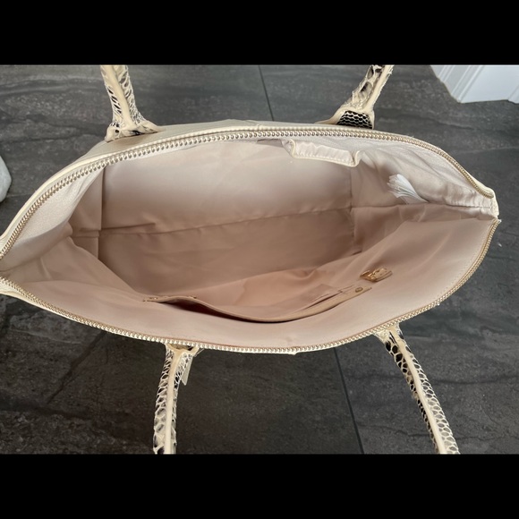 Cream/bone color Danier purse. Genuine leather. - Picture 6 of 7